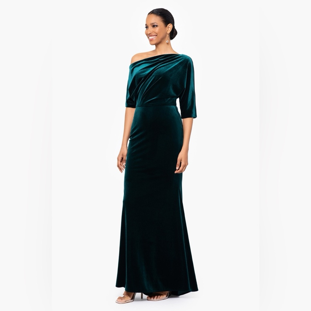 Betsy & Adam Emerald Green Velvet Ruched Off-Shoulder Gown Sz 4 Formal Wedding